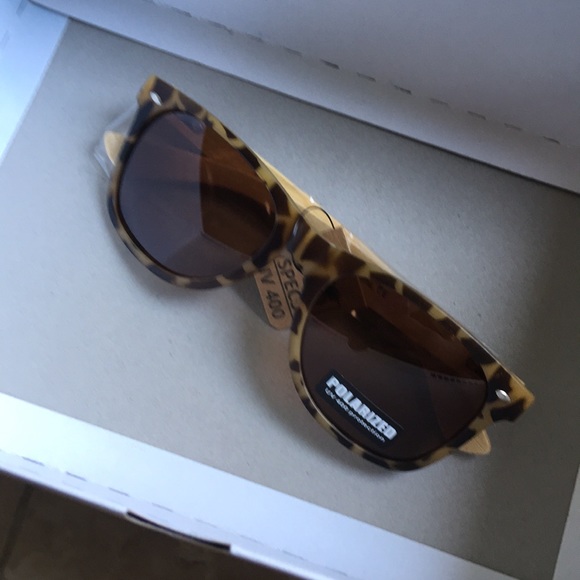 BNWT Polarized Bamboo Matte Sunglasses - Picture 3 of 5